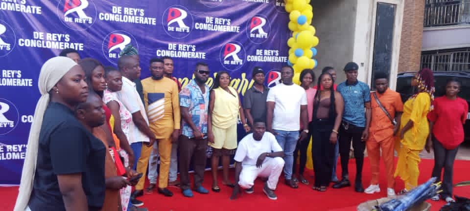 JBB and wife flanked by staff